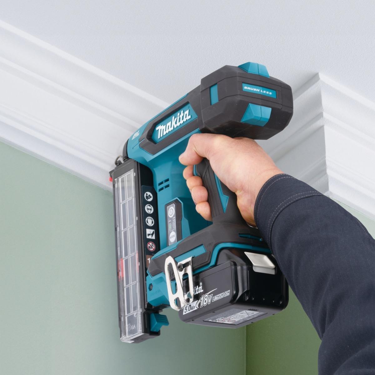 Makita DBN501ZJ 18V Brushless 18G Brad Nailer with 1 x 9.0Ah Battery Charger & Case