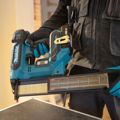 Makita DBN501ZJ 18V Brushless 18G Brad Nailer with 1 x 9.0Ah Battery Charger & Case
