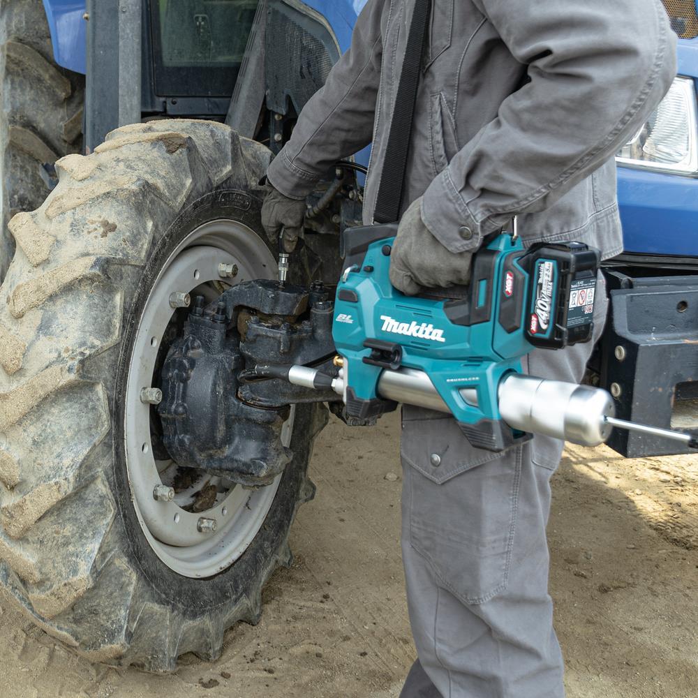 Makita GP001GZ 40V Max XGT Grease Gun with 2 x 5.0Ah Battery & Charger